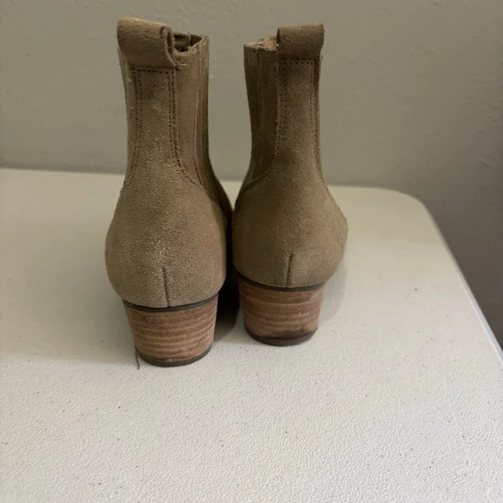 Hush Puppies Sierra Chelsea Suade Taupe Ankle Boots Women's Size 7.5 M